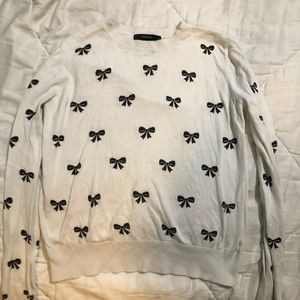White crew neck sweatshirt with bows